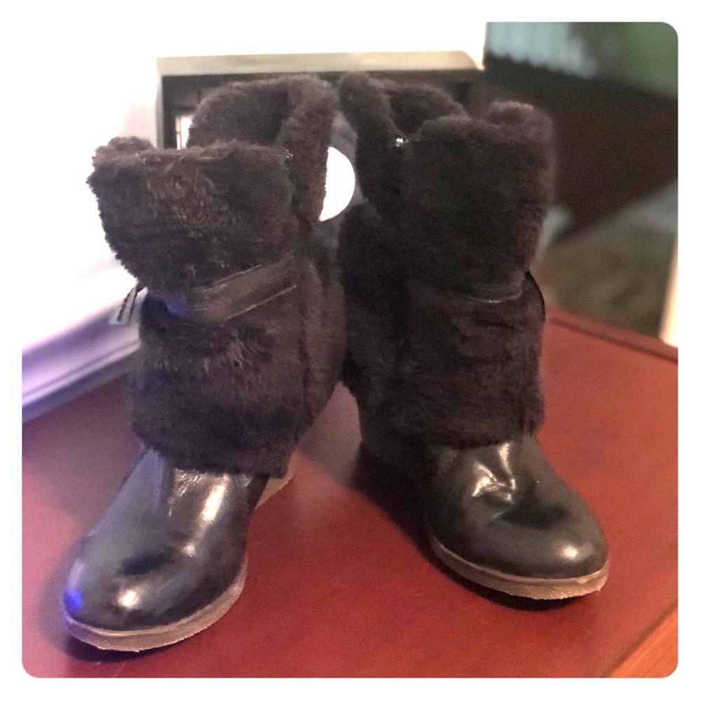 👢Baretraps wedge boots w/ leather and faux fur💋